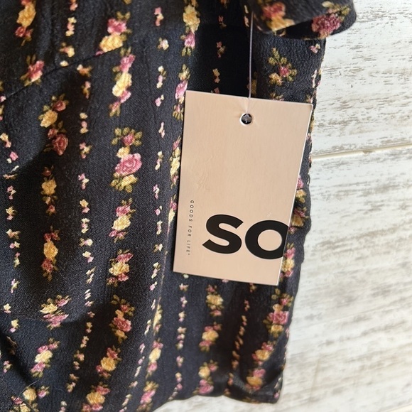 SO Junior’s Floral off the shoulder Top - Picture 3 of 5